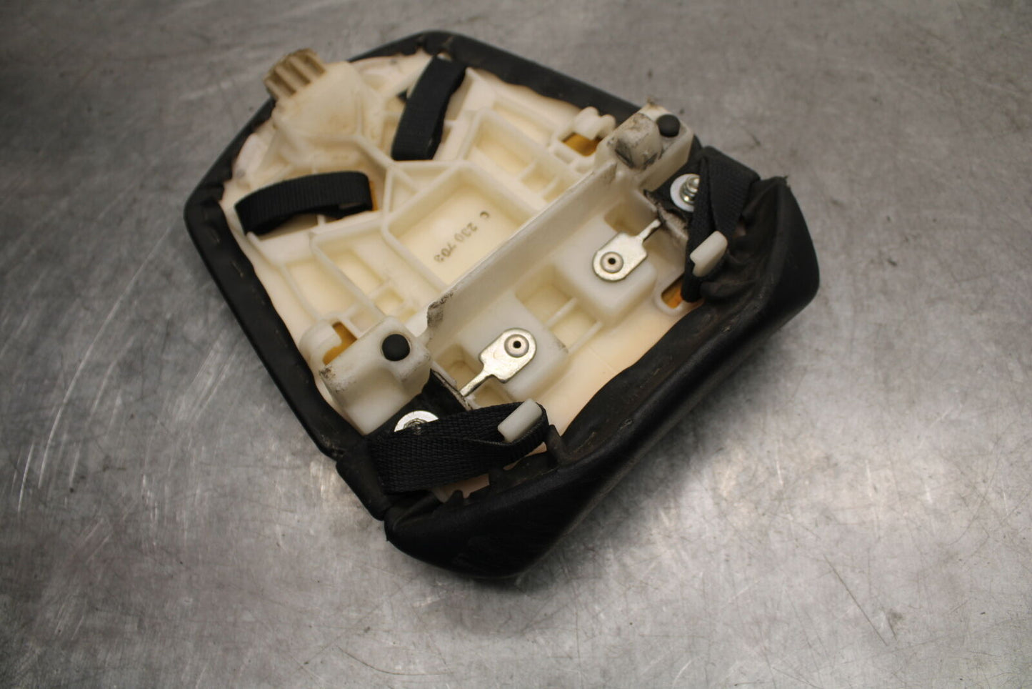 04-06 YAMAHA YZF R1 REAR BACK PASSENGER TANDEM SEAT PAD SADDLE PILLION BB659