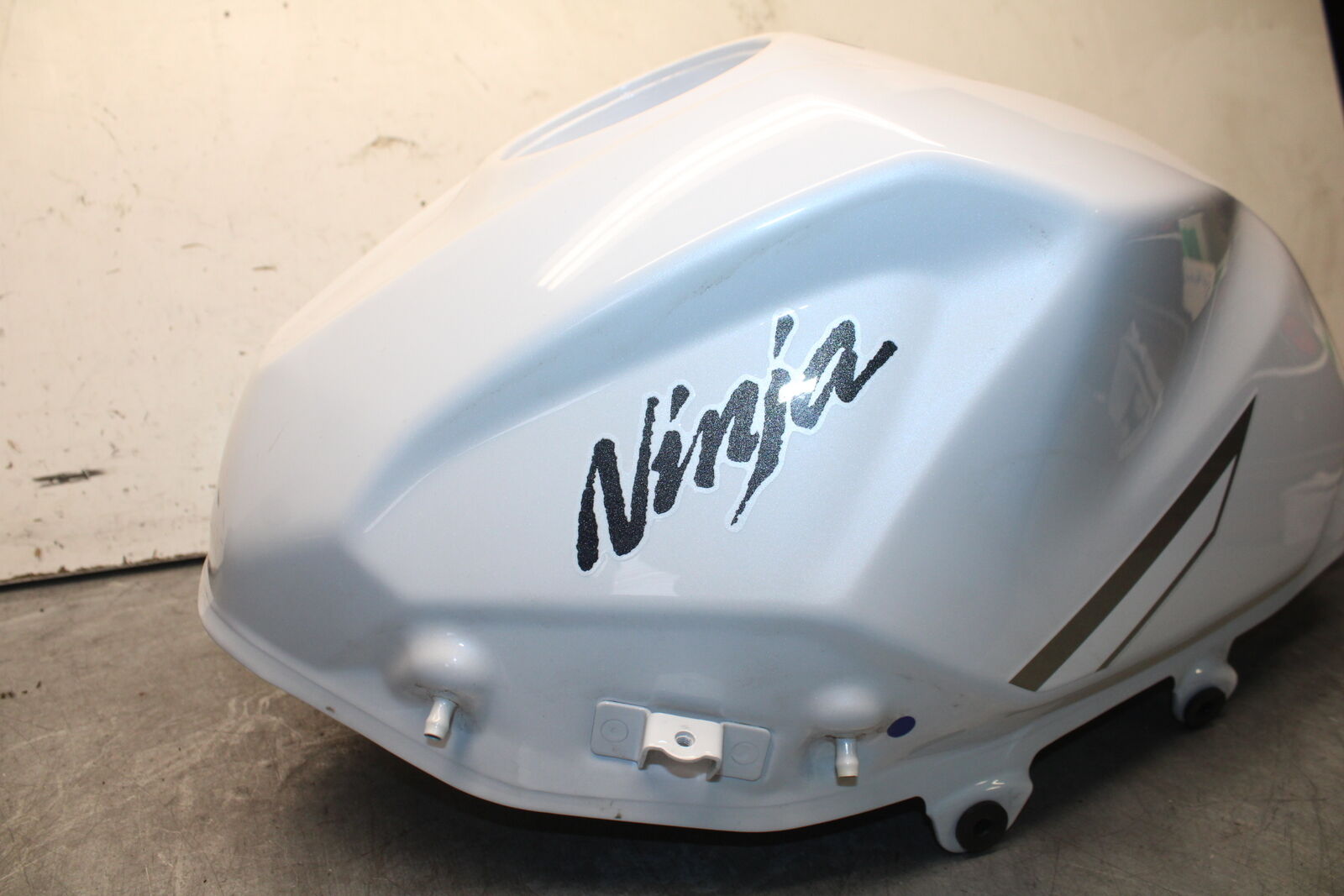 18-23 KAWASAKI NINJA 400 GAS TANK FUEL CELL PETROL RESERVOIR BB660