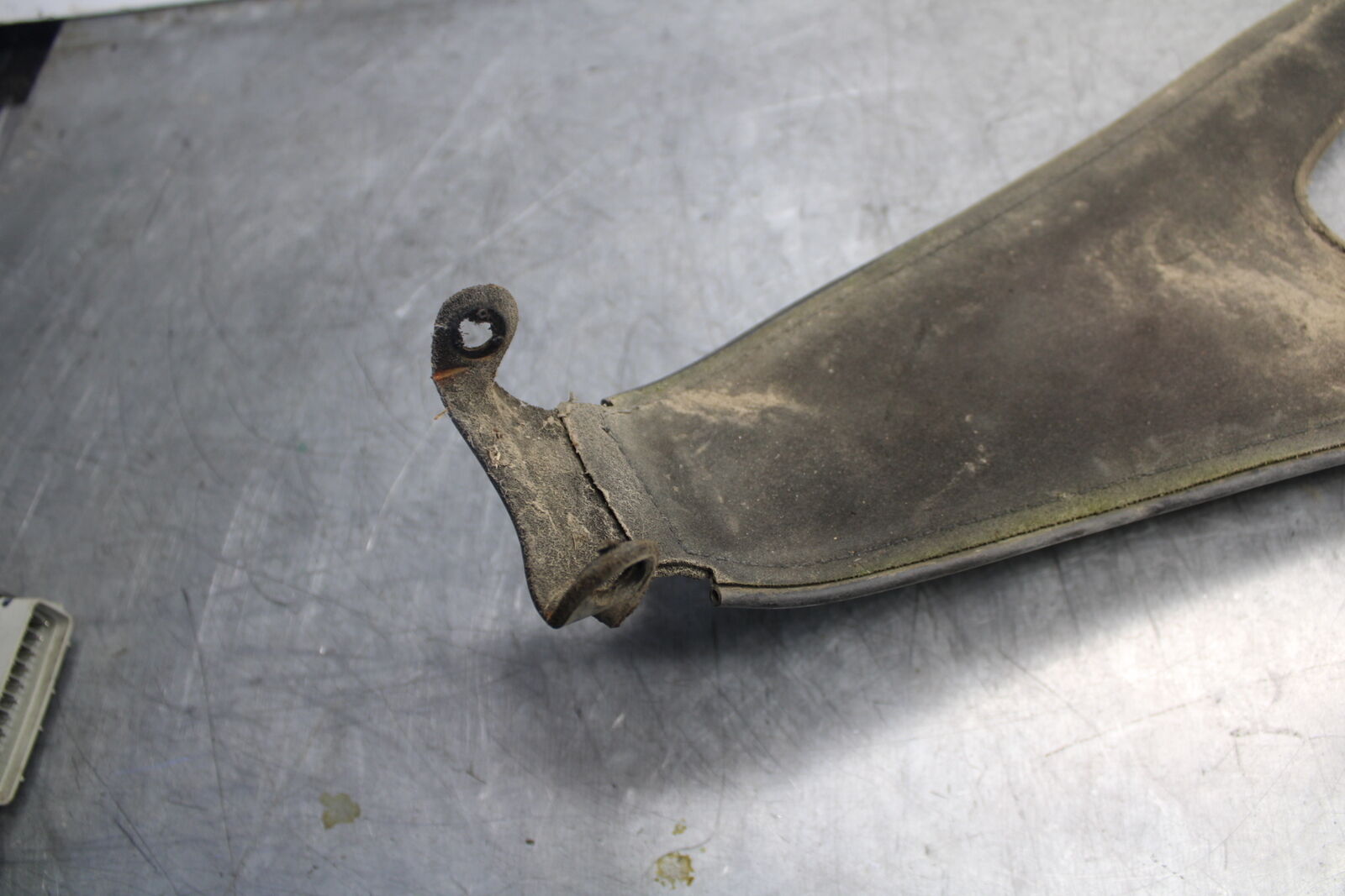 02-04 HONDA VTX1800S GAS TANK FUEL CELL BELT BB712