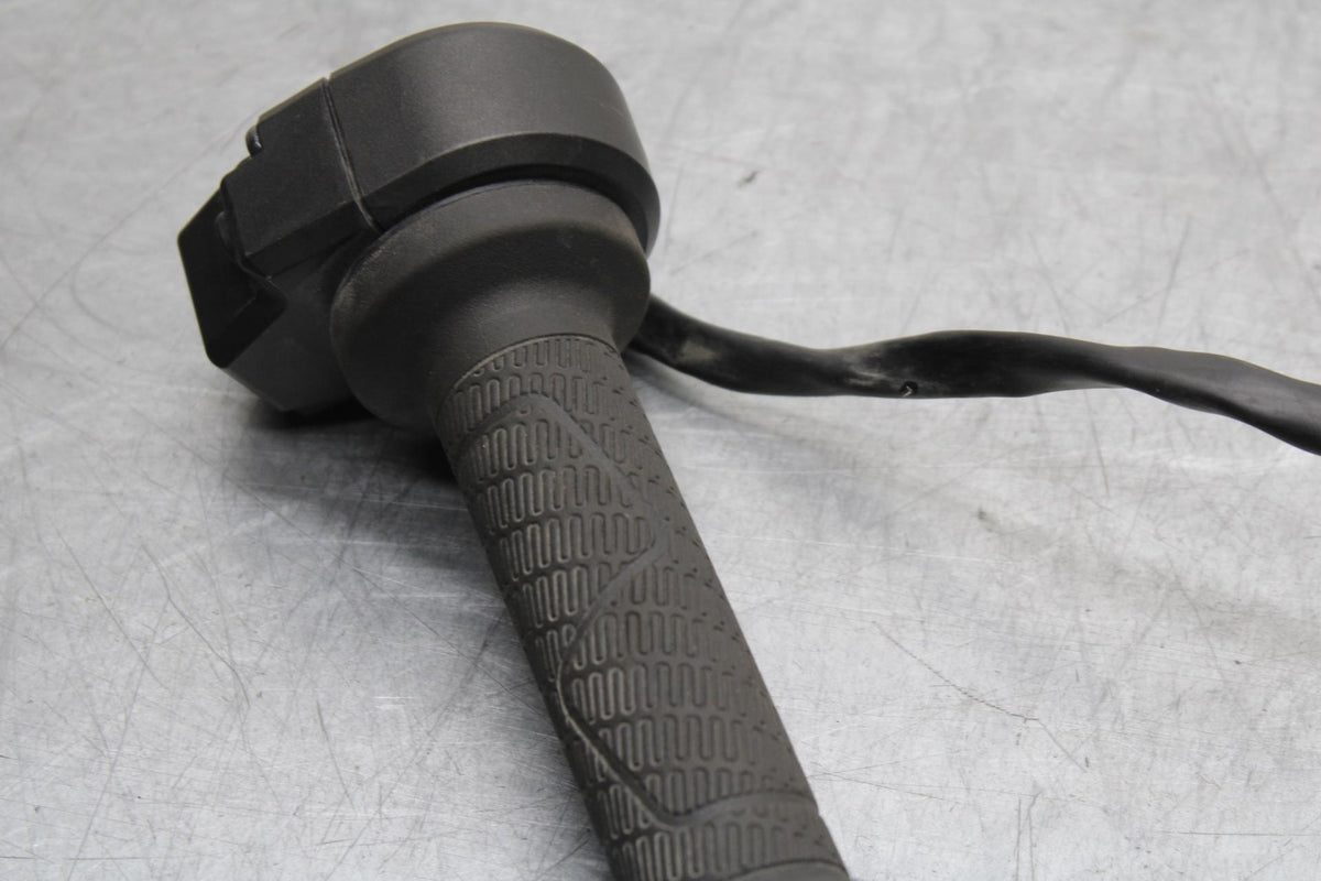 19-20 KTM 790 DUKE 790 RIGHT THROTTLE GRIP BB570