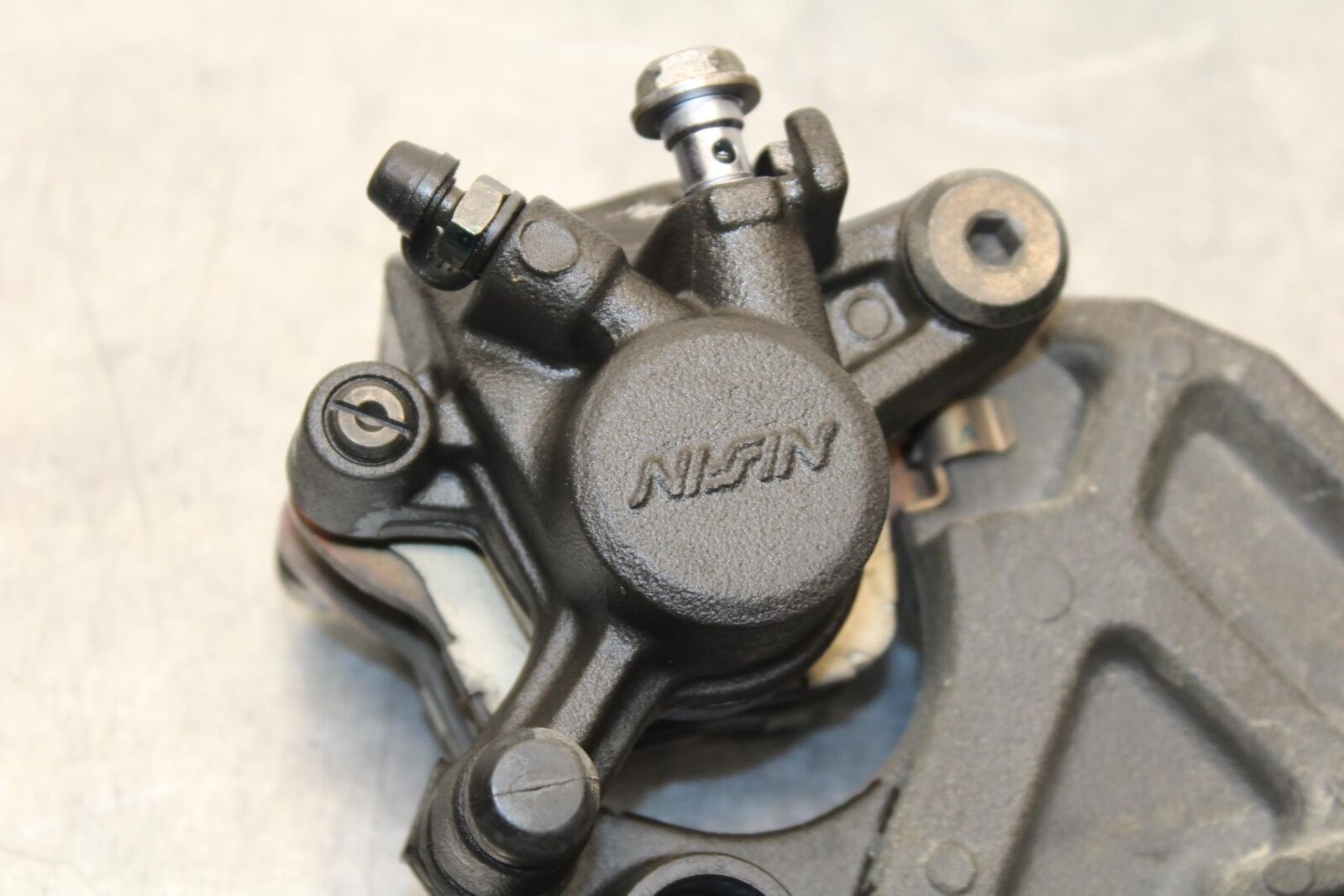 16-20 KAWASAKI ZX10R REAR BACK BRAKE CALIPER W MOUNT BRACKET BB591