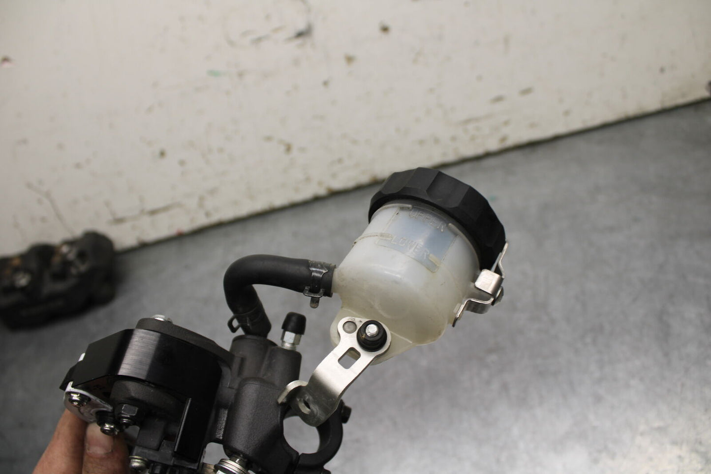 08-09 SUZUKI GSXR600 FRONT BRAKE MASTER CYLINDER w/ LEVER BB728