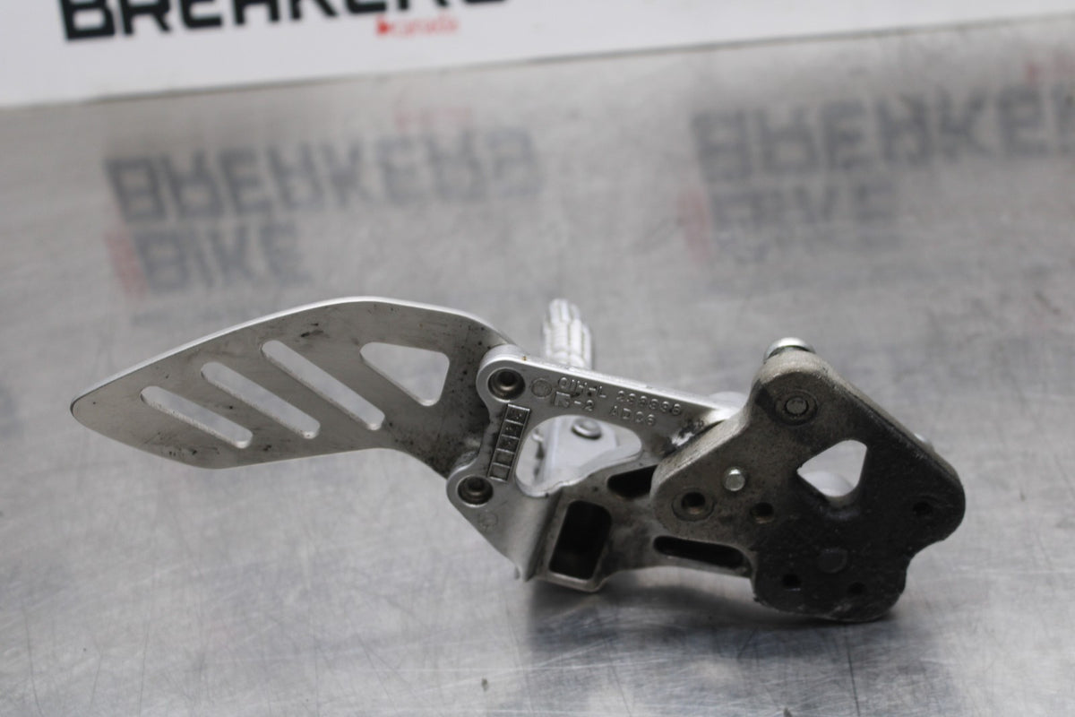 08-10 SUZUKI GSXR 600 LEFT REARSET REAR SET DRIVER FOOT PEG REST STOP BB765
