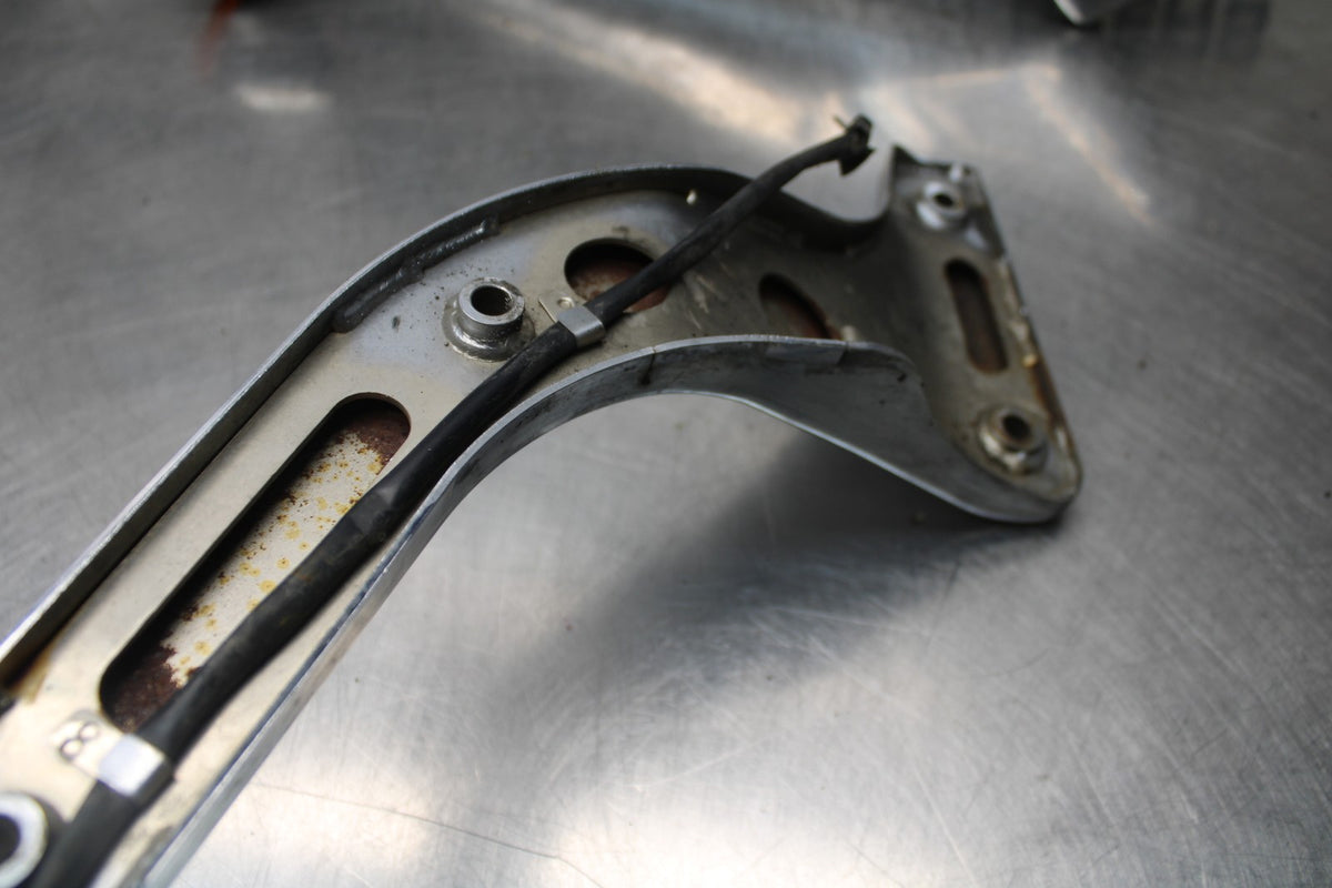 02 KAWASAKI VULCAN 800 VN800B CLASSIC REAR PASSENGER FENDER GRAB RAIL BB862
