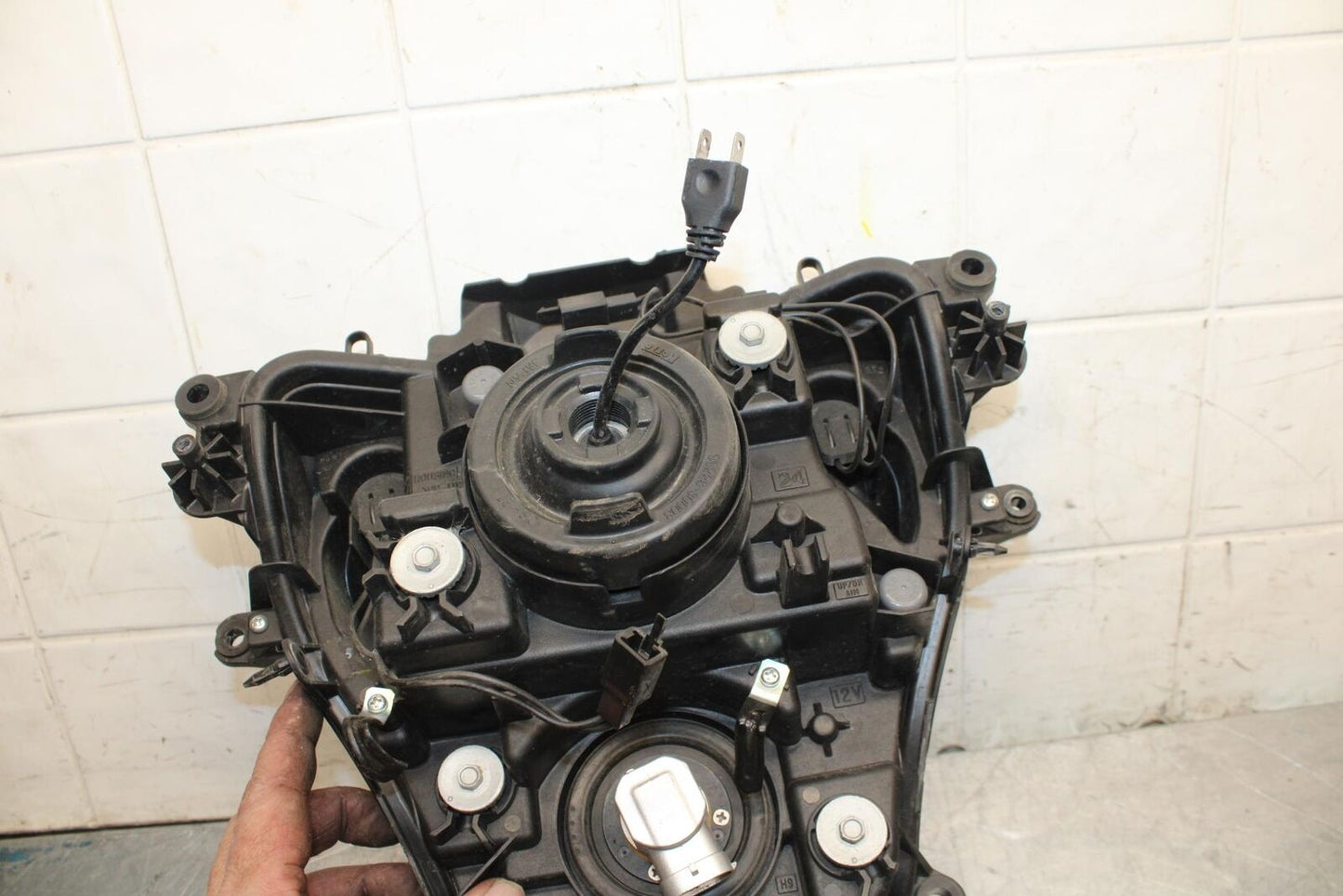 13 SUZUKI GSXR750 FRONT HEADLIGHT HEAD LIGHT LAMP BB474