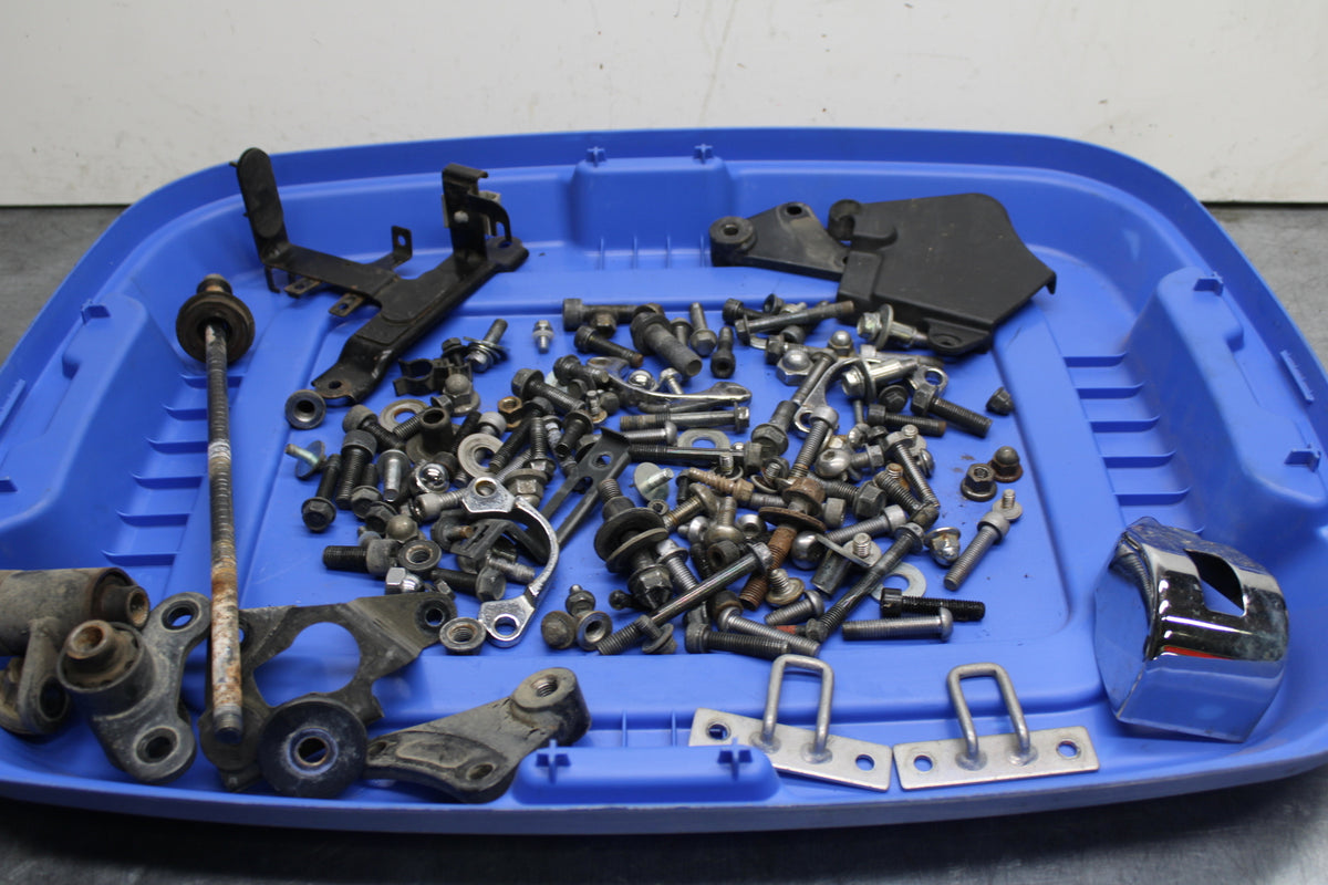 03-08 KAWASAKI VULCAN 1600 MOUNTING BOLTS HARDWARE MOTOR SCREWS BB754