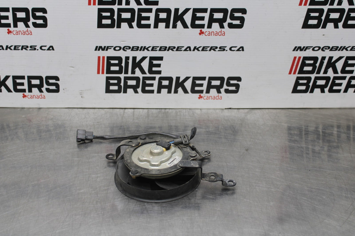 05 YAMAHA YZF R6 RIGHT ENGINE RADIATOR COOLING FAN MOTOR BB858