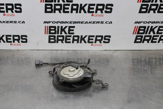05 YAMAHA YZF R6 RIGHT ENGINE RADIATOR COOLING FAN MOTOR BB858