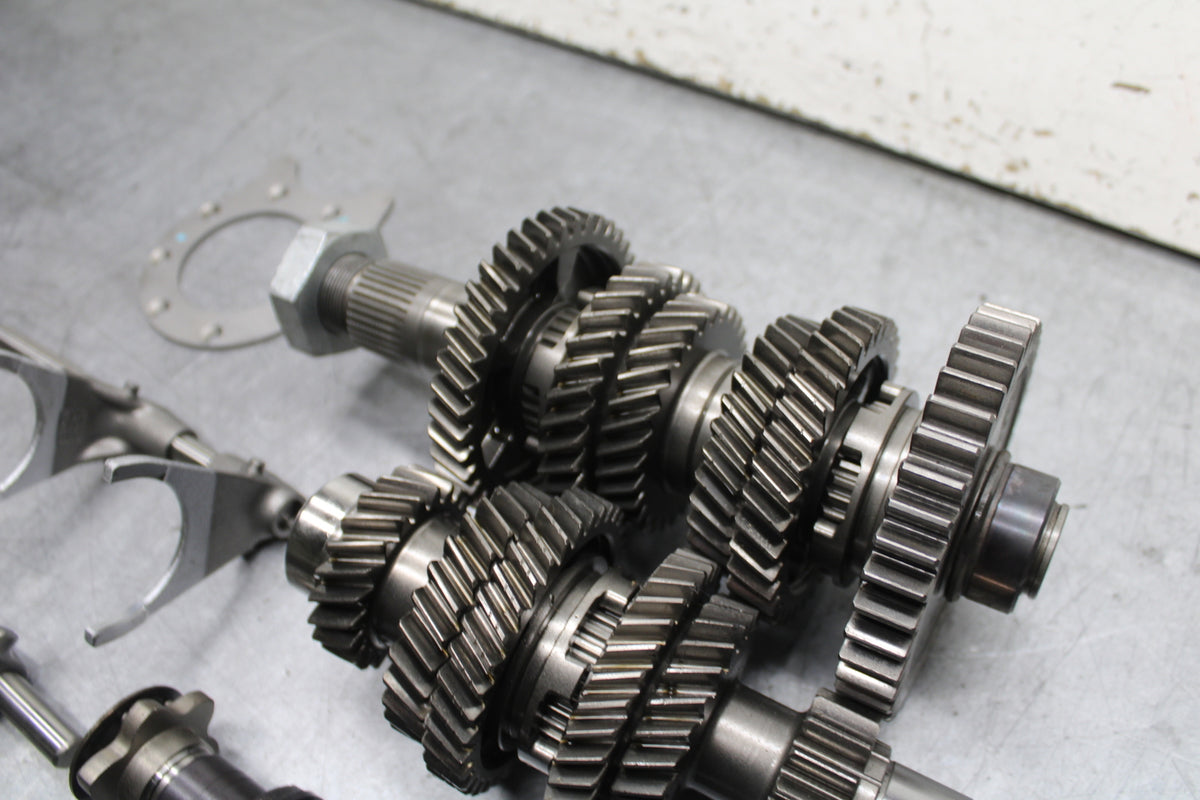 22-24 INDIAN CHIEF BOBBER DARK HORSE ENGINE TRANSMISSION TRANNY GEARS BB717