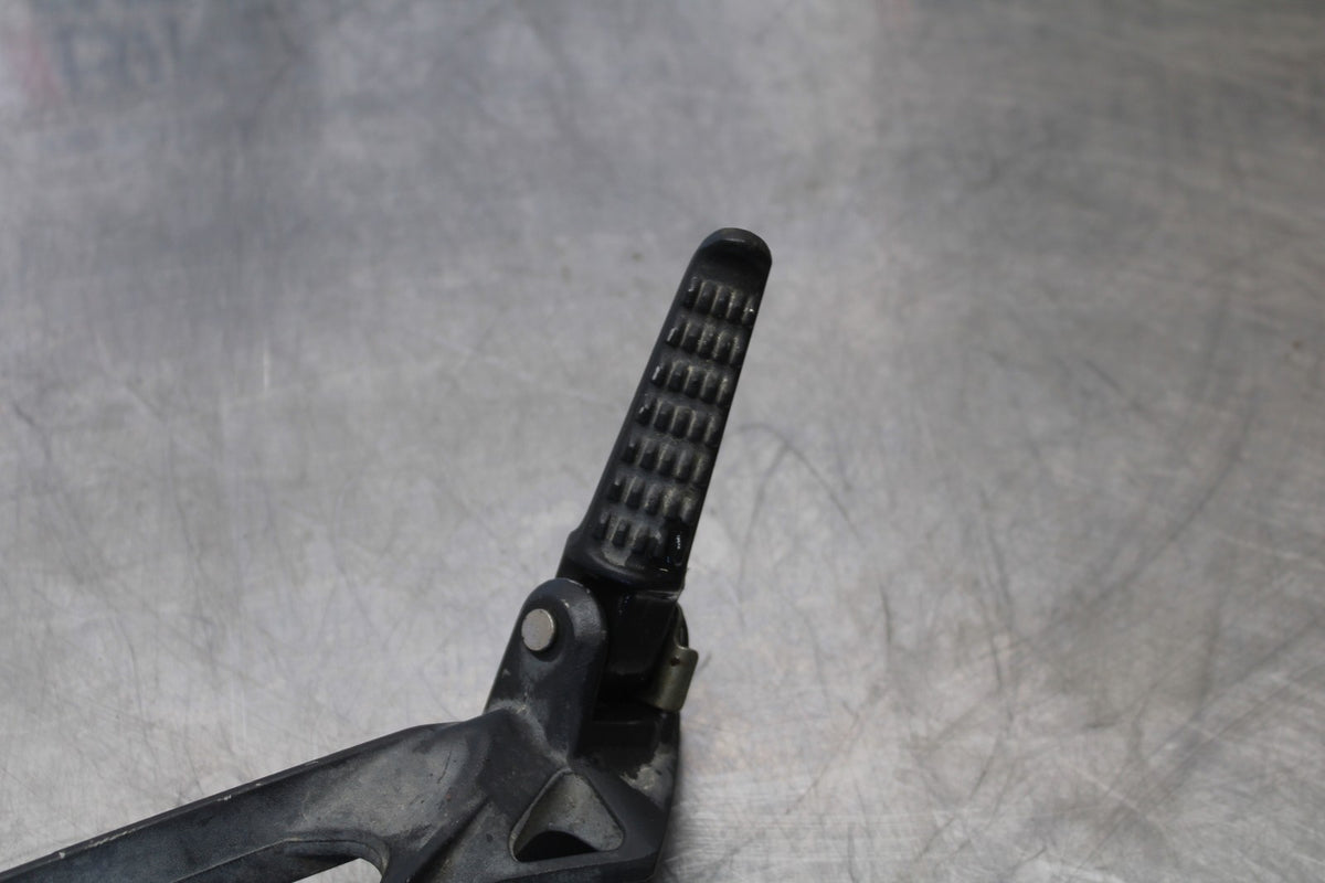 2007 Kawasaki Ninja ZX6R ZX600P RIGHT REAR BACK PASSENGER PEG BB175