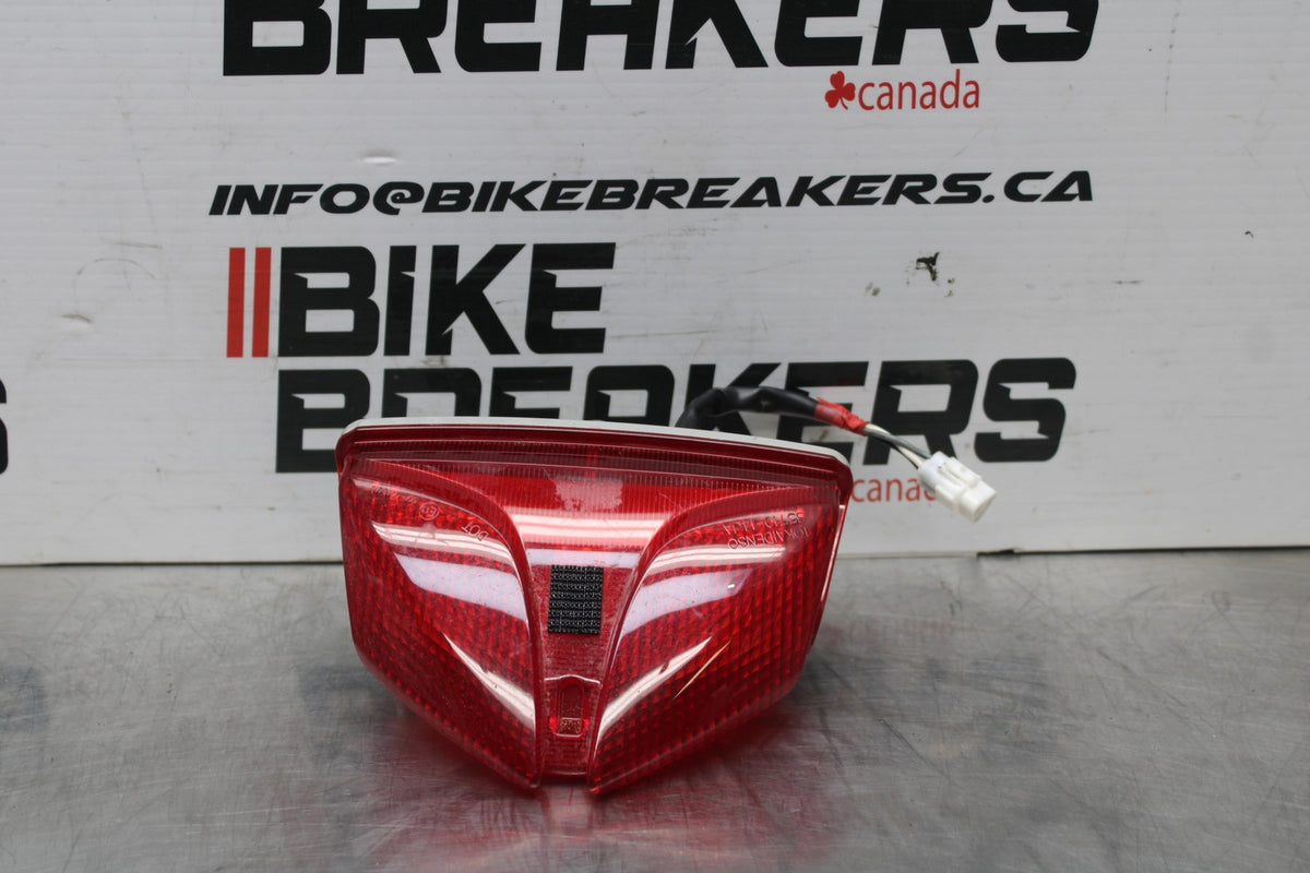 11-25 SUZUKI GSXR 600  REAR TAIL TAILLIGHT BACK BRAKE LIGHT BB830