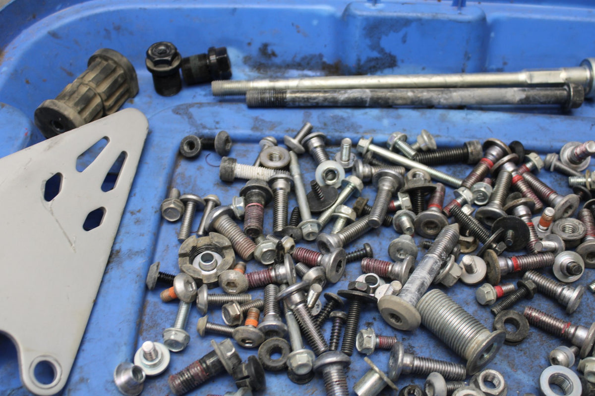 24 KAWASAKI NINJA ZX6R ZX636 ABS 40TH ANNIVERSARY MOUNTING BOLTS SCREWS BB911