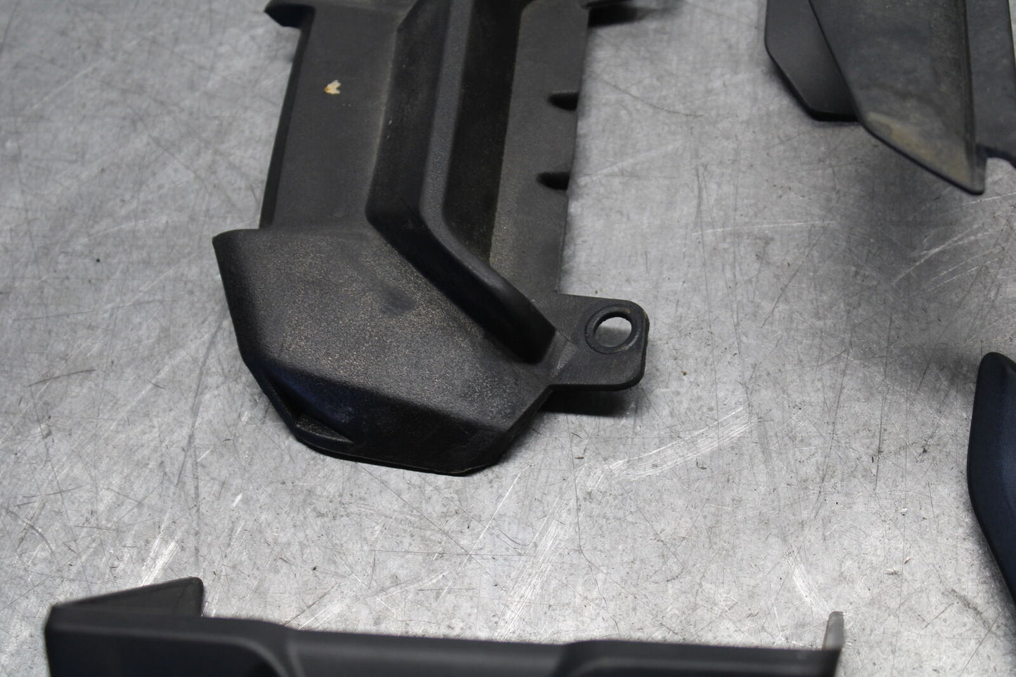 21-24 YAMAHA MT-07 MISCELLANEOUS PANELS COVERS TRIM  COWLS BB662