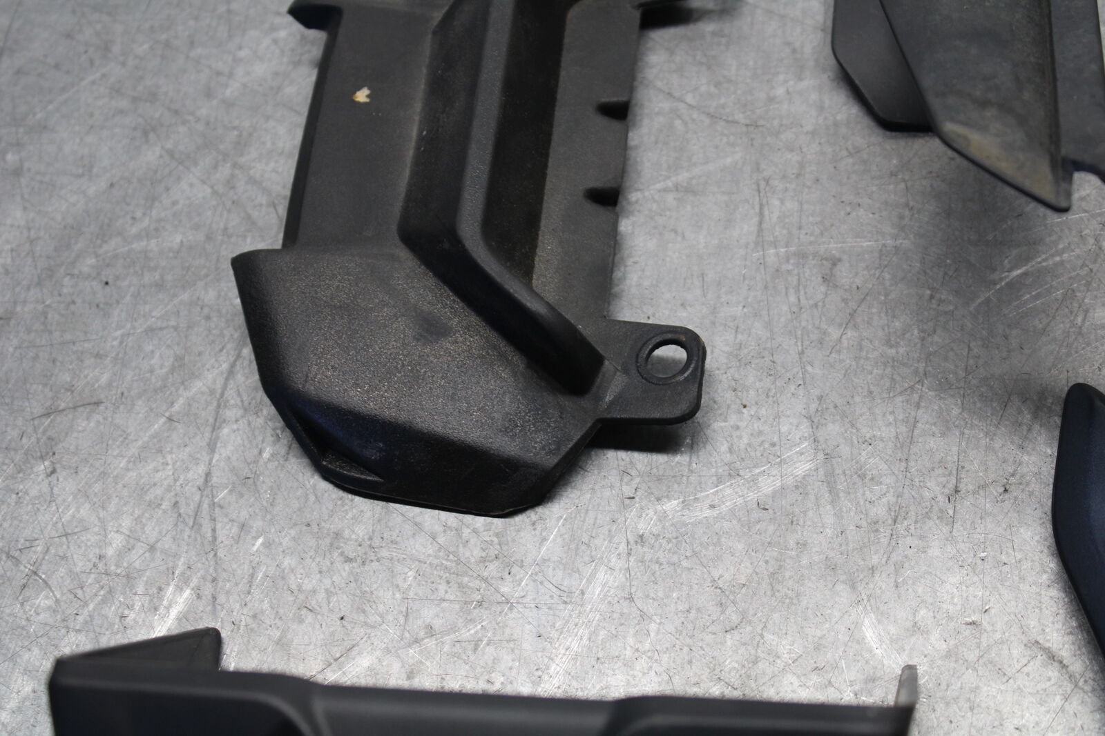 21-24 YAMAHA MT-07 MISCELLANEOUS PANELS COVERS TRIM  COWLS BB662