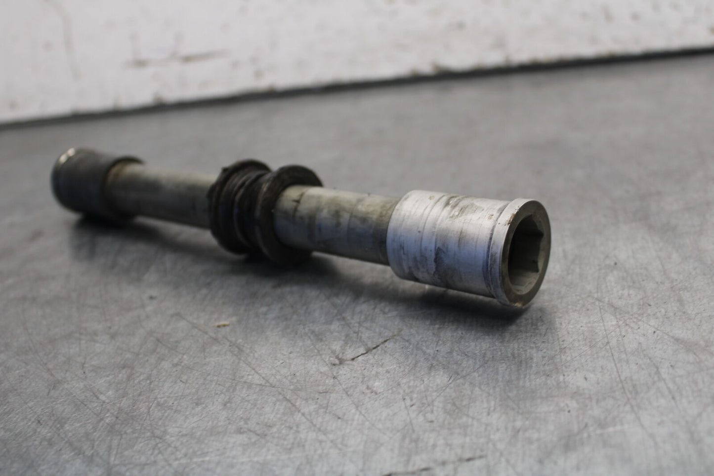 09-12 KAWASAKI NINJA ZX6R FRONT WHEEL RIM AXLE PIVOT BOLT 41068-0034 BB698