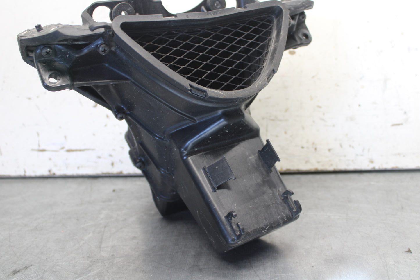 09-12 KAWASAKI NINJA ZX6R UPPER FAIRING MIRROR GAUGES STAY BRACKET BB698