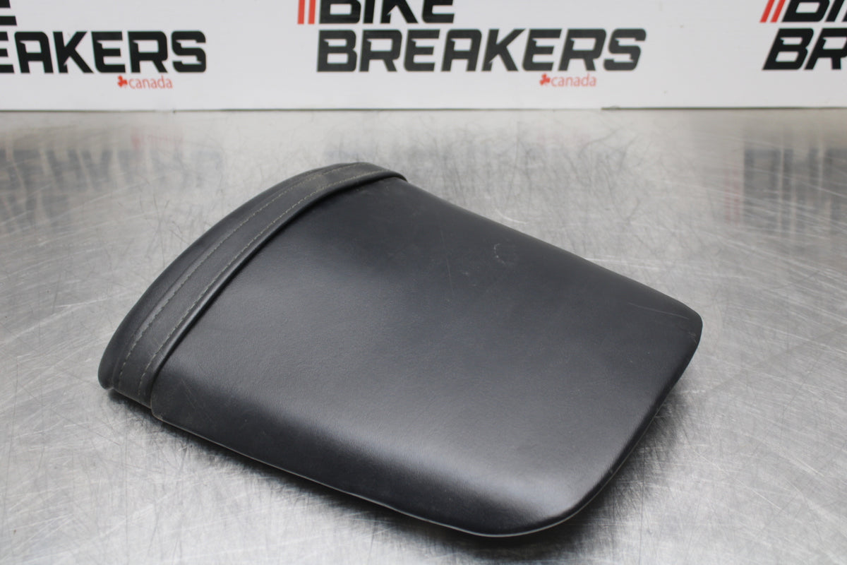 06-07 HONDA CBR1000RR REAR BACK PASSENGER TANDEM SEAT PAD SADDLE PILLION BB166