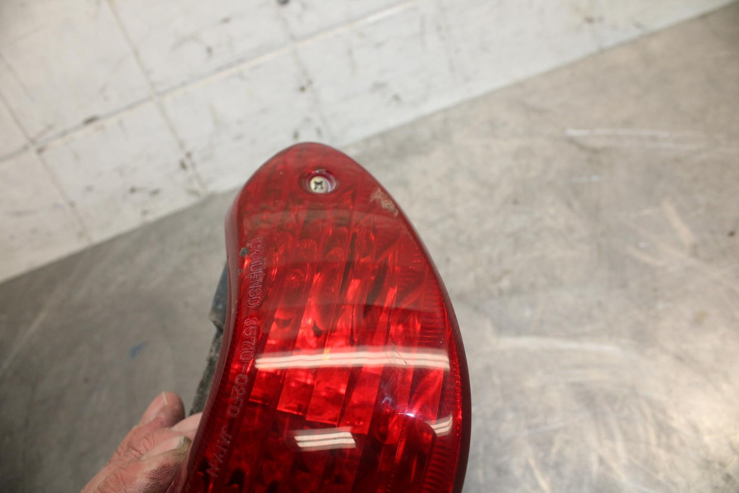 1998 Suzuki TL1000S REAR TAIL TAILLIGHT BACK BRAKE LIGHT BB508