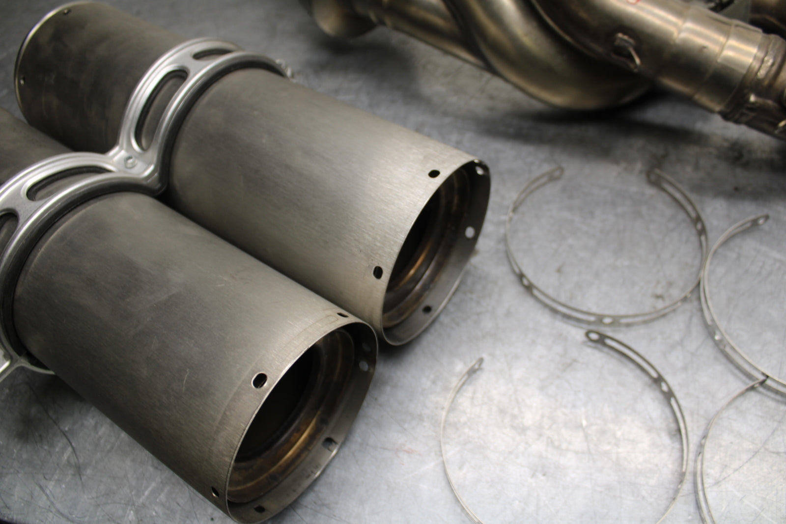 09-11 DUCATI STREETFIGHTER 1098 FULL EXHAUST SYSTEM HEADERS PIPE MUFFLER BB705