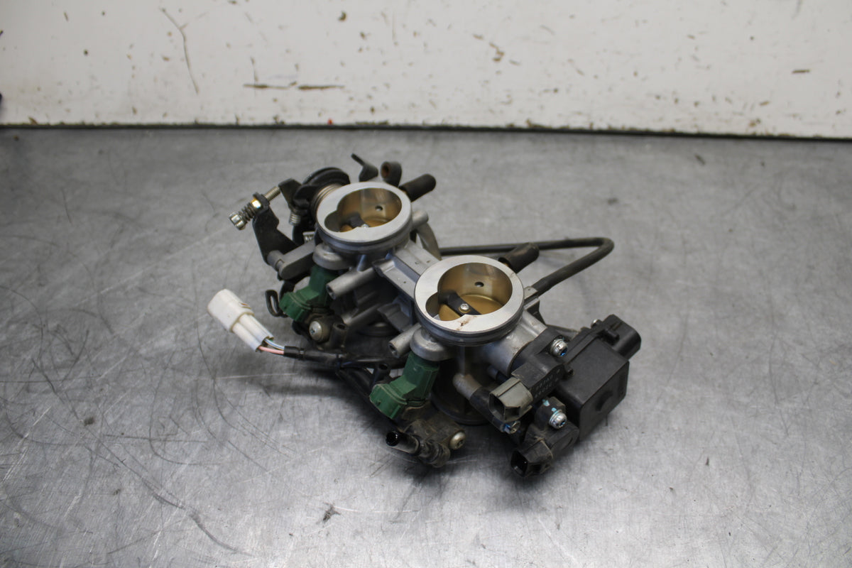 12-17 KAWASAKI ER-6N Z650 MAIN FUEL INJECTORS / THROTTLE BODIES BB709