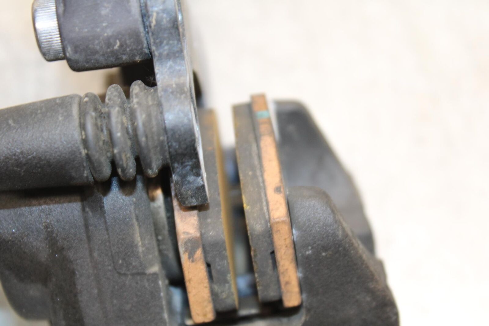 2014 Kawasaki Ninja 650 EX650E REAR BACK BRAKE CALIPER W MOUNT BRACKET BB569