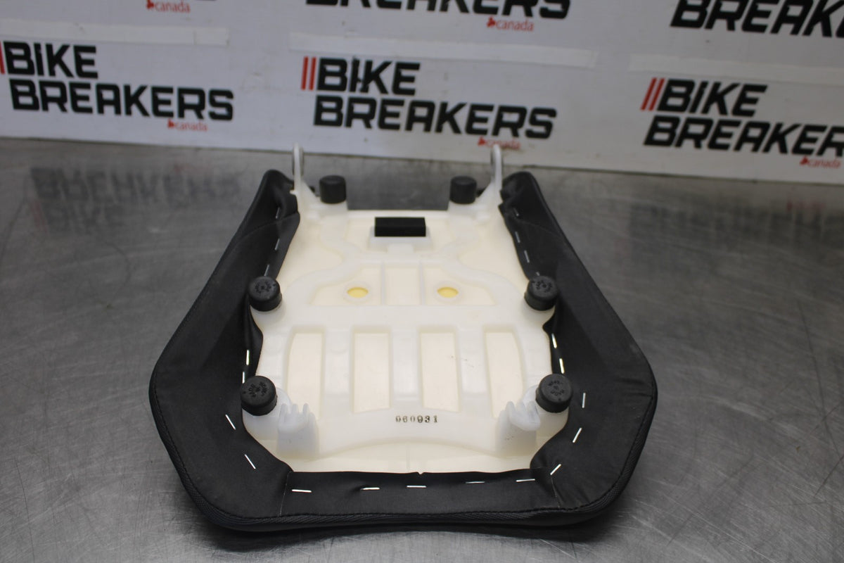 15-26 SUZUKI GSXR600 FRONT DRIVERS SEAT PAD SADDLE PILLION BB888