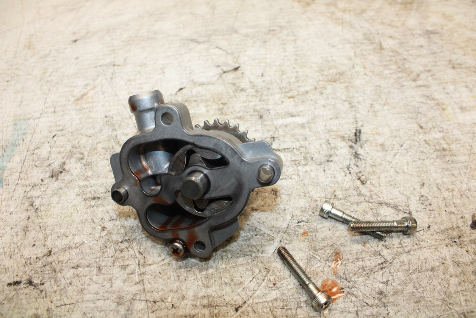 16-21 YAMAHA XSR900 ENGINE MOTOR OIL PUMP BB370