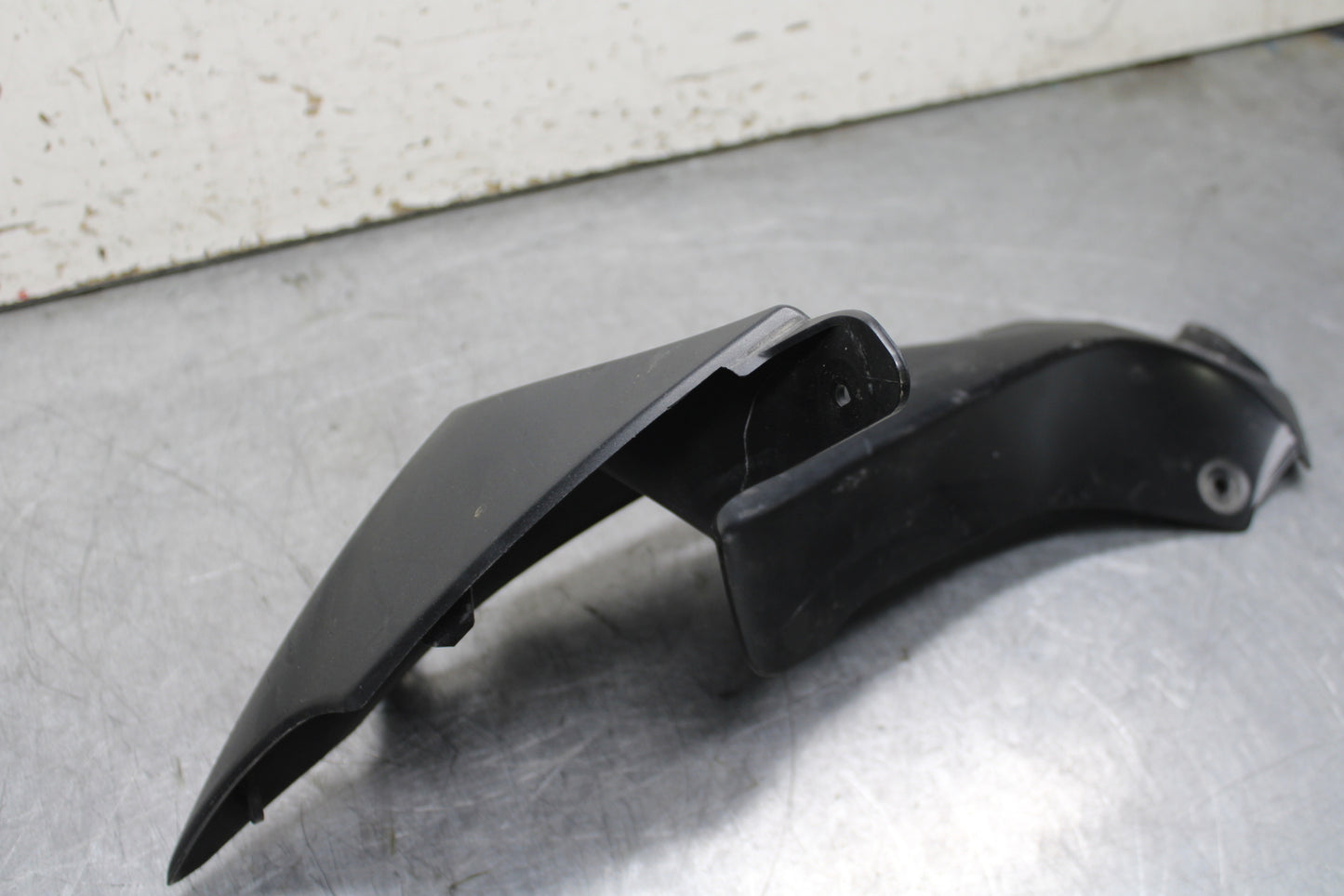 08-10 SUZUKI GSXR 600  RIGHT FRONT UPPER MID SIDE FAIRING COWL PLASTIC BB630