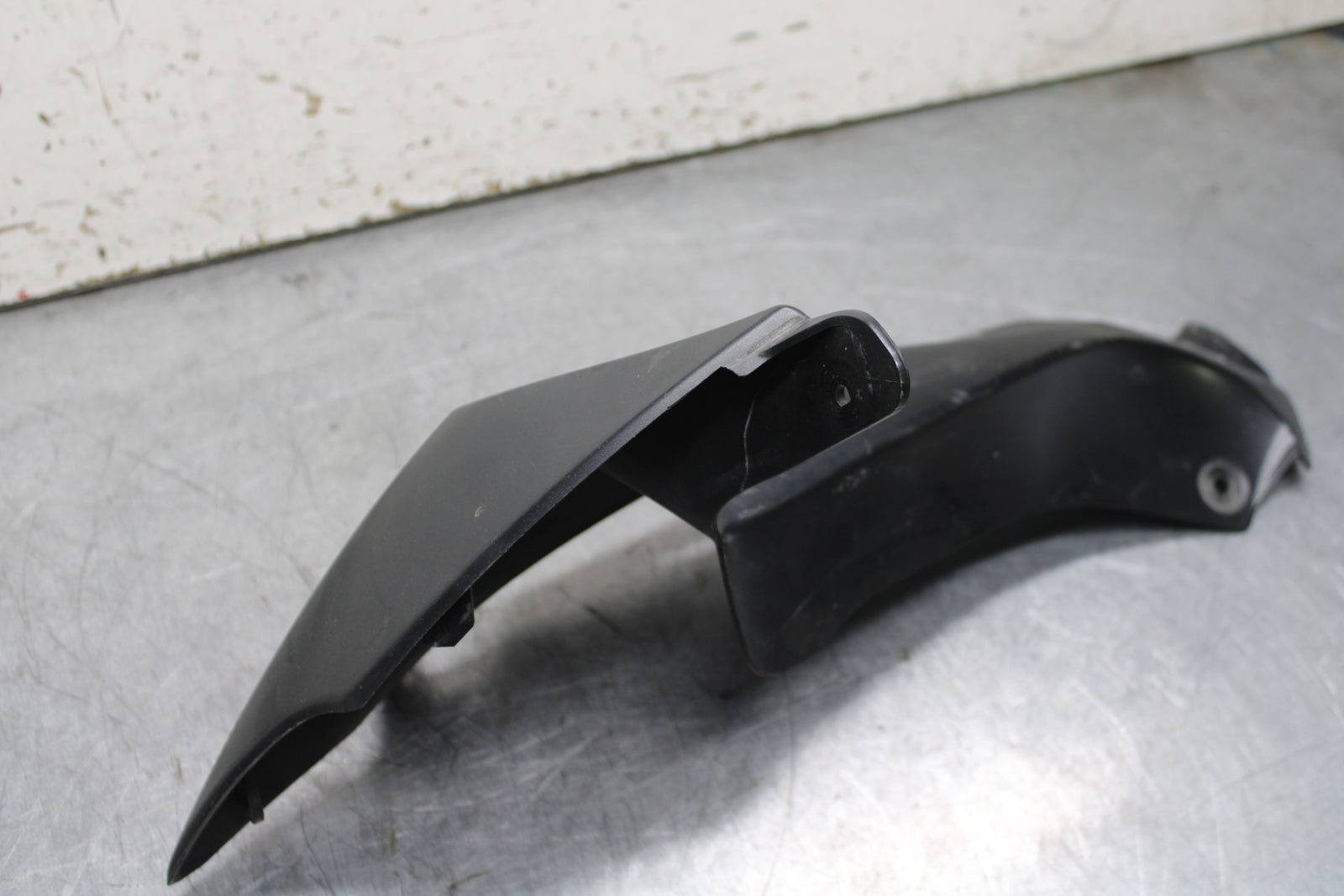 08-10 SUZUKI GSXR 600  RIGHT FRONT UPPER MID SIDE FAIRING COWL PLASTIC BB630