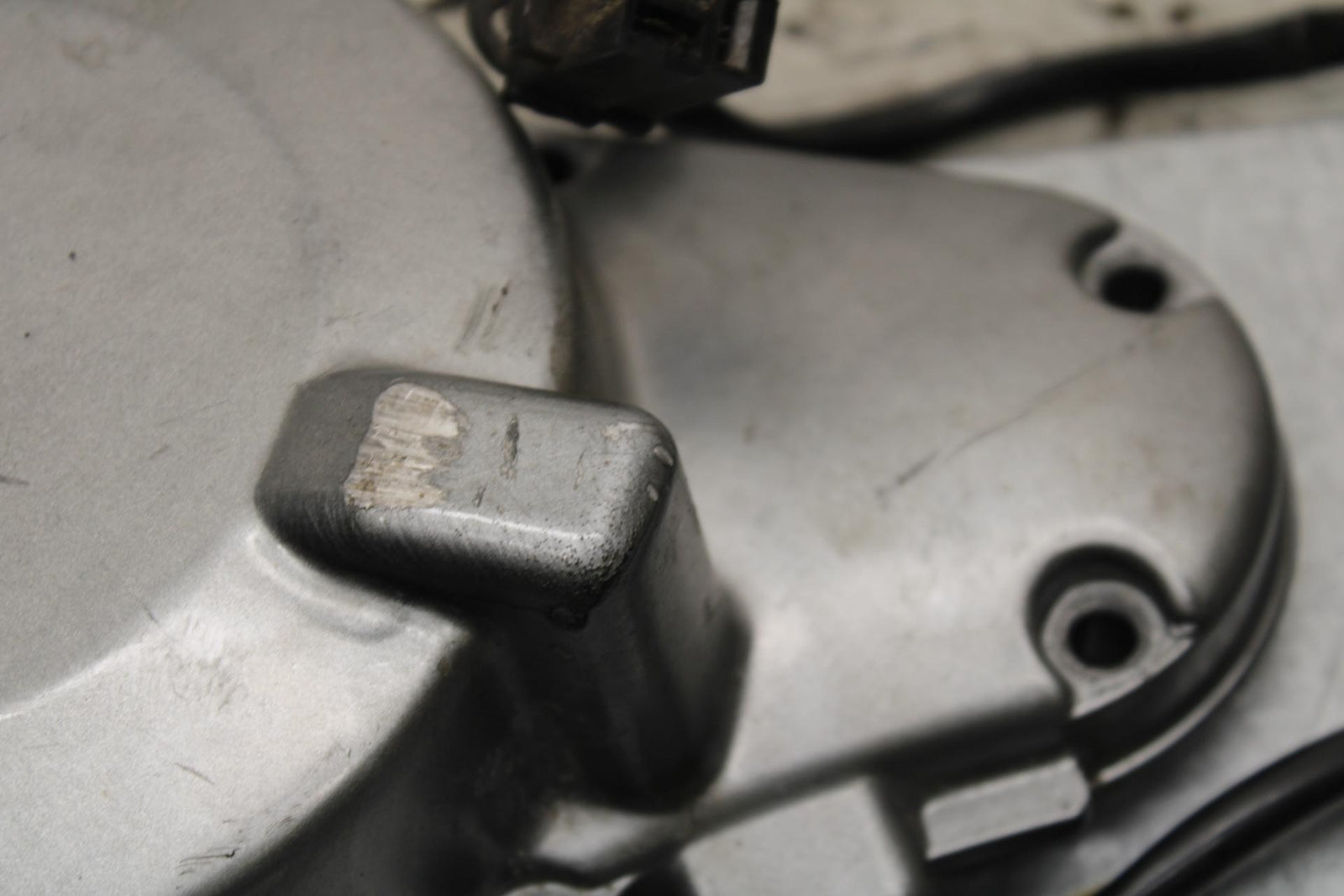 00-01 KAWASAKI ZZR600 STATOR MAGNETO ALTERNATOR GENERATOR COVER BB568