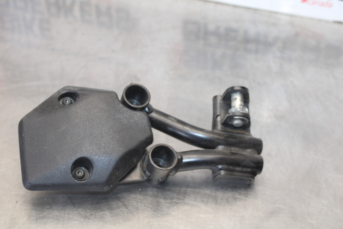 24-25 KAWASAKI ELIMINATOR 450 RIGHT FRONT FOOT PEG STEP BRACKET MOUNT BB869