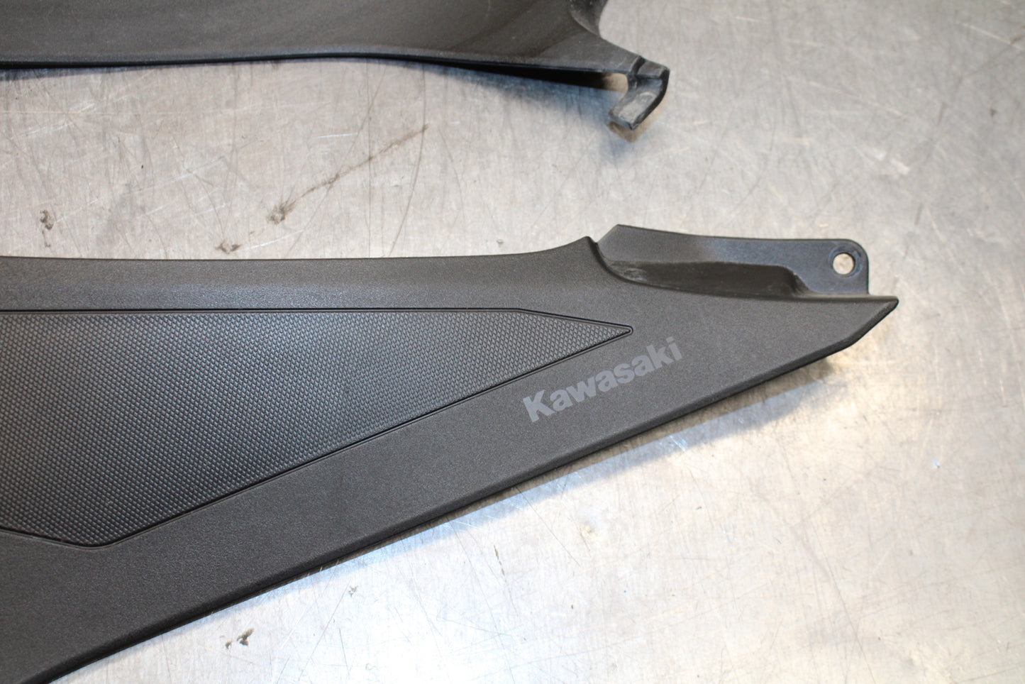 24 KAWASAKI NINJA 500 ABS RIGHT LEFT SIDE SEAT PANELS TRIMS COWLS FAIRINGS BB744