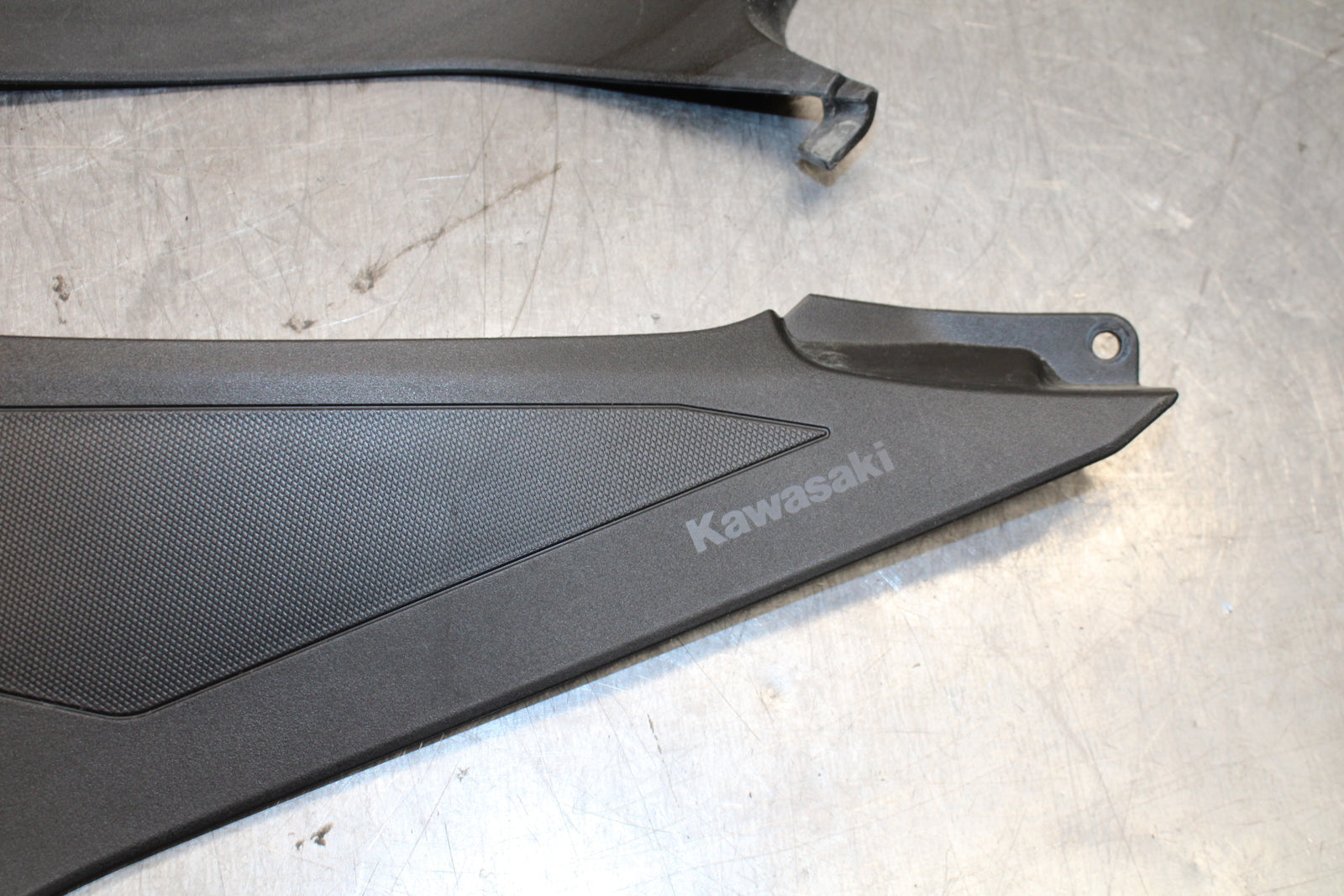 24 KAWASAKI NINJA 500 ABS RIGHT LEFT SIDE SEAT PANELS TRIMS COWLS FAIRINGS BB744