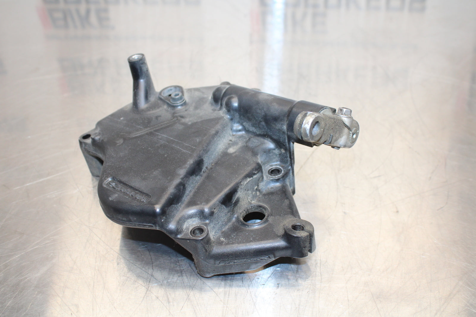11 SUZUKI GSXR1000 ENGINE SPROCKET COVER BB142
