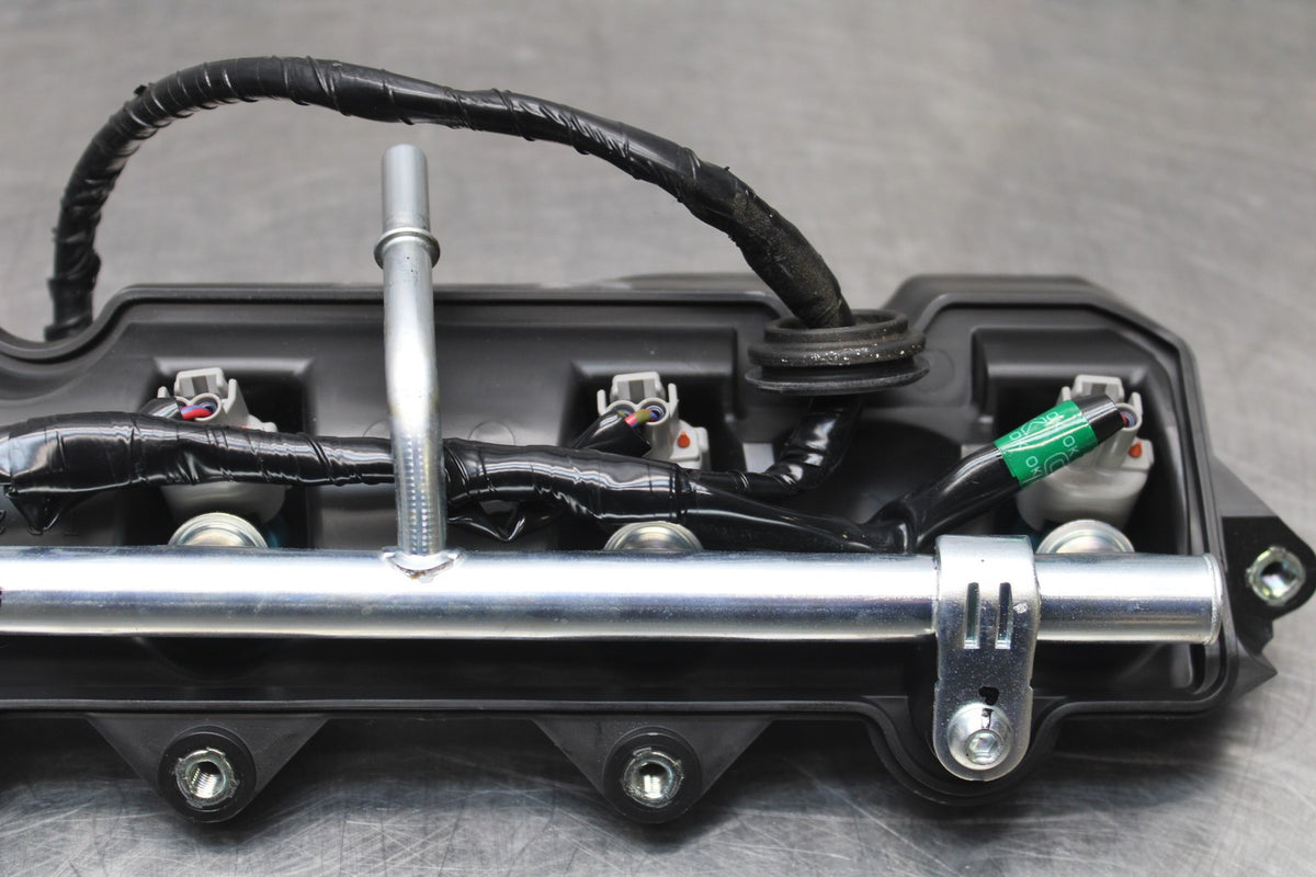 08-16 YAMAHA YZF R6 SECONDARY FUEL INJECTORS TOP AIRBOX GAS RAIL BB856