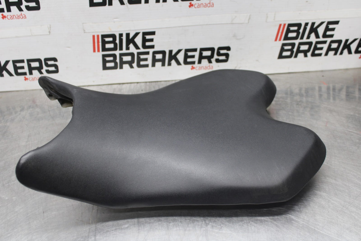 08-16 YAMAHA YZF R6 FRONT DRIVERS SEAT PAD SADDLE PILLION BB929