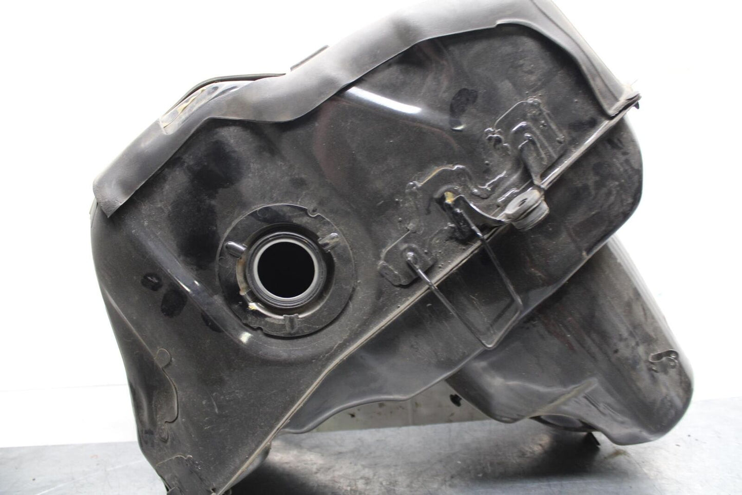 2001 Honda ST1100 GAS TANK FUEL CELL PETROL RESERVOIR BB77