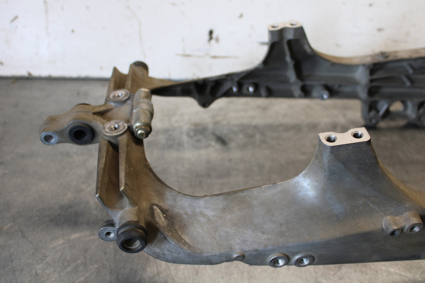 03-04 HONDA CBR600RR REAR SUBFRAME BACK SUB FRAME 50200-MEE-000 BB661