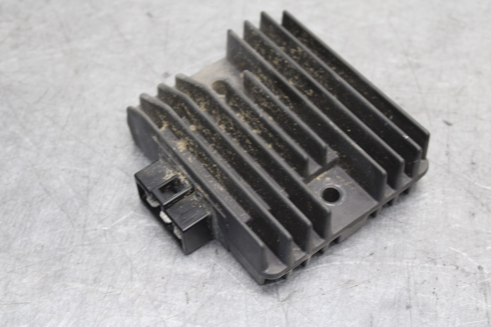 08-09 YAMAHA YZF R6S RECTIFIER VOLTAGE REGULATOR  BB690