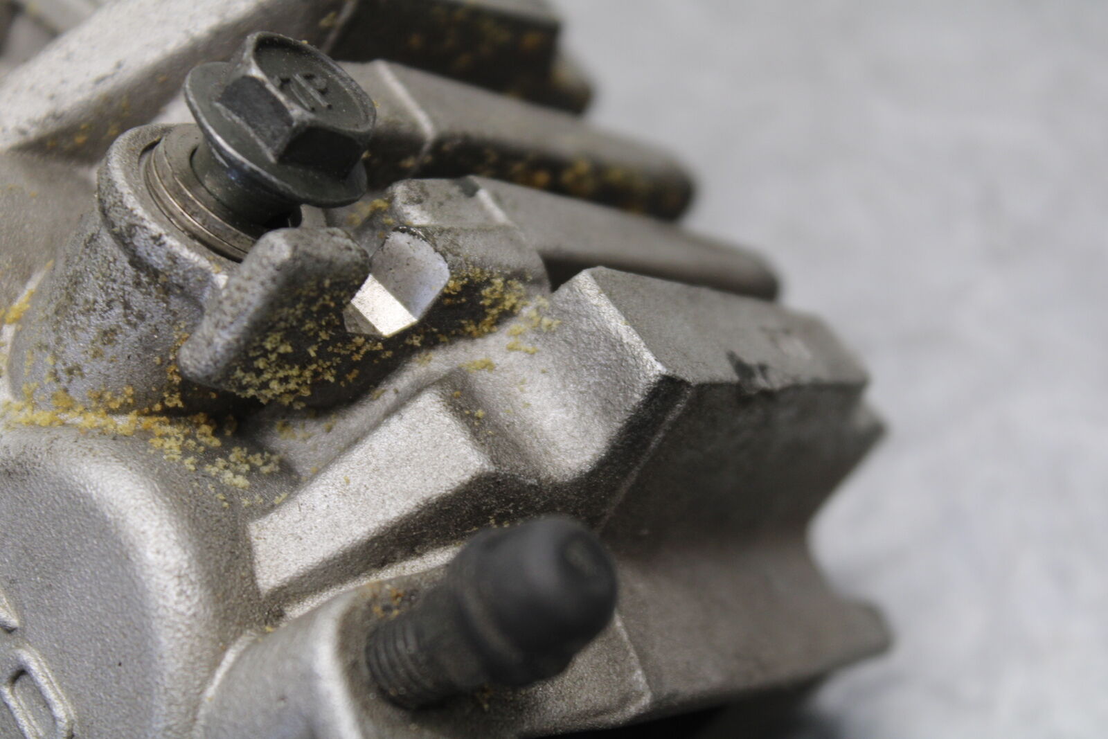 05-06 SUZUKI BOULEVARD M50 RIGHT FRONT BRAKE CALIPER 59100-33DB0-999 BB671