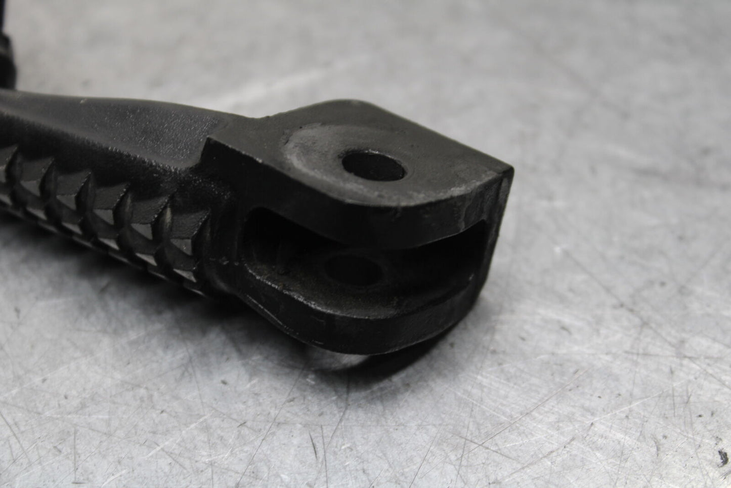 16 KAWASAKI NINJA ZX10R RIGHT FRONT FOOT REST PEG STEP 34028-0140 BB650