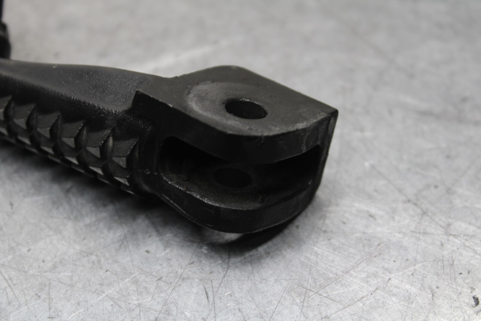 16 KAWASAKI NINJA ZX10R RIGHT FRONT FOOT REST PEG STEP 34028-0140 BB650