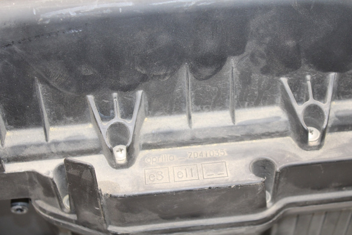08 APRILIA SHIVER 750 AIRBOX AIR INTAKE FILTER BOX BB551