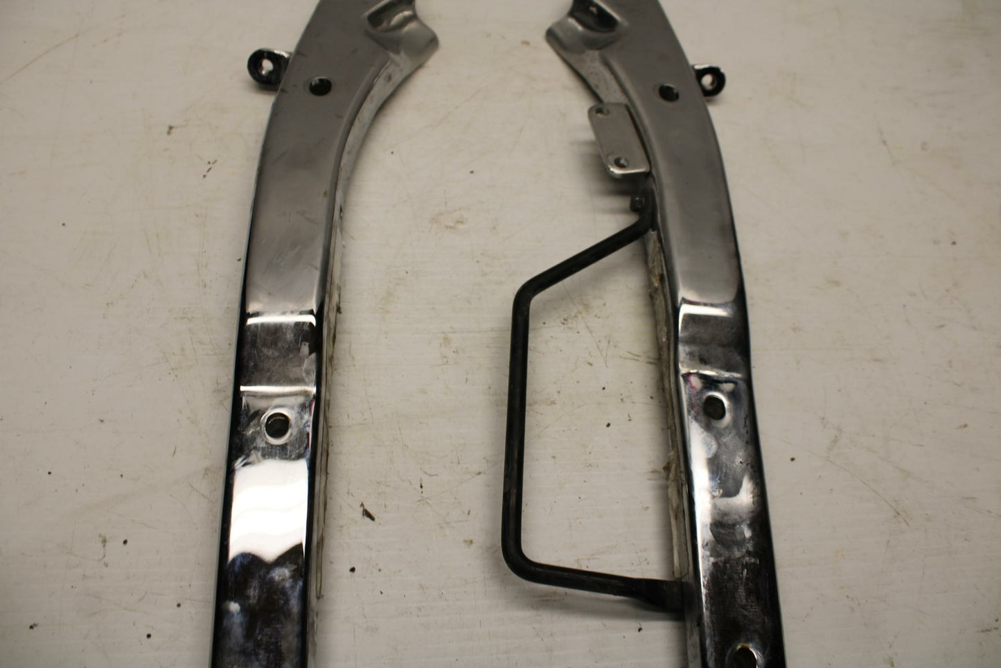 00-07 HONDA SHADOW SABRE 1100 REAR PASSENGER FENDER GRAB RAIL BB350
