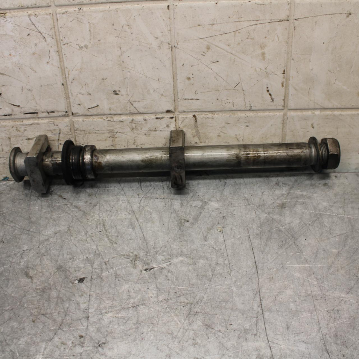 2016 Honda CBR1000RR REAR AXLE WHEEL RIM PIVOT BOLT AXEL 42301-MFL-000 BB530