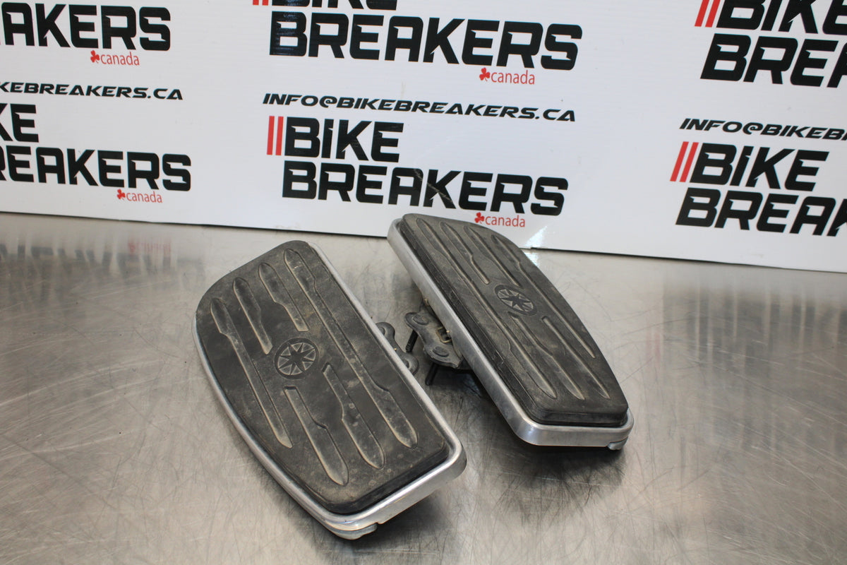 04 YAMAHA ROAD STAR XV1700A FRONT FOOT RESTS PEGS STEPS SET PAIR BB155