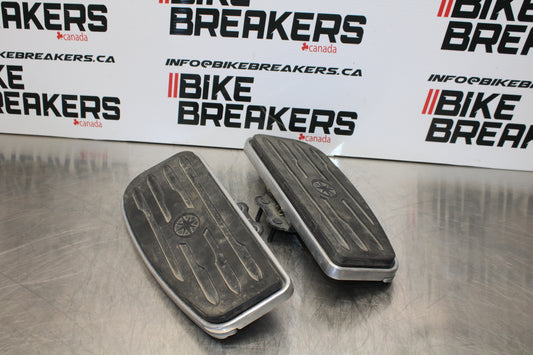 04 YAMAHA ROAD STAR XV1700A FRONT FOOT RESTS PEGS STEPS SET PAIR BB155