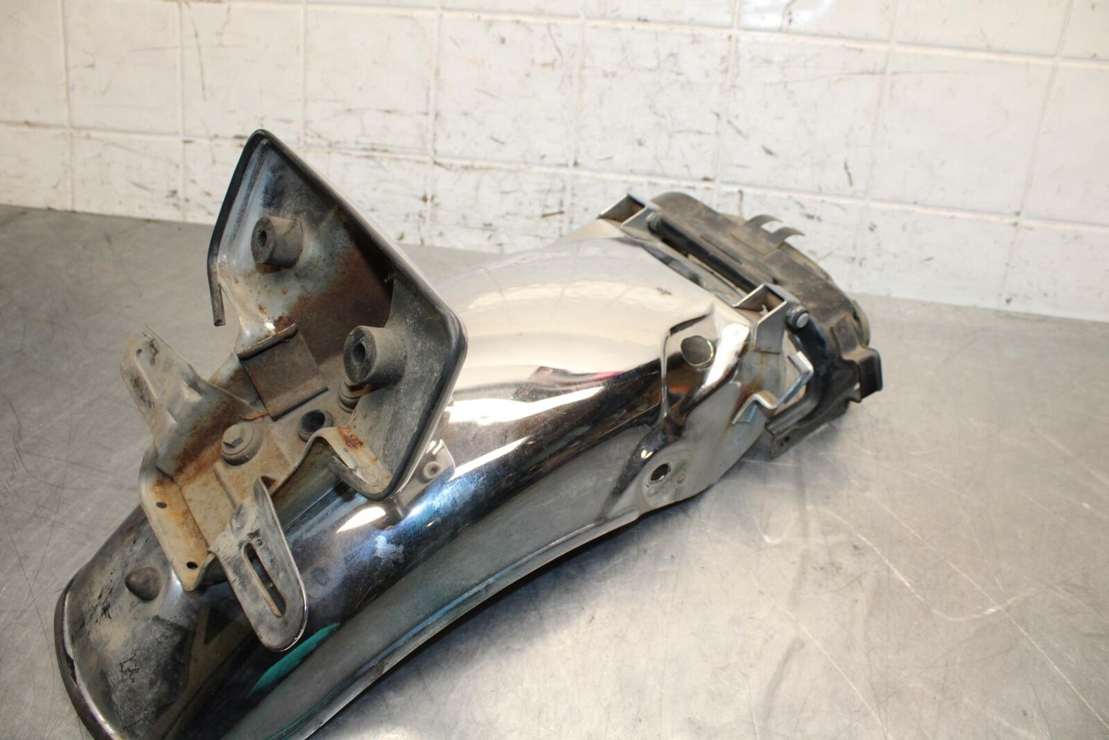 1979 Yamaha XS1100 REAR BACK WHEEL FENDER MUD GUARD 2H7-21613-00-91 BB572