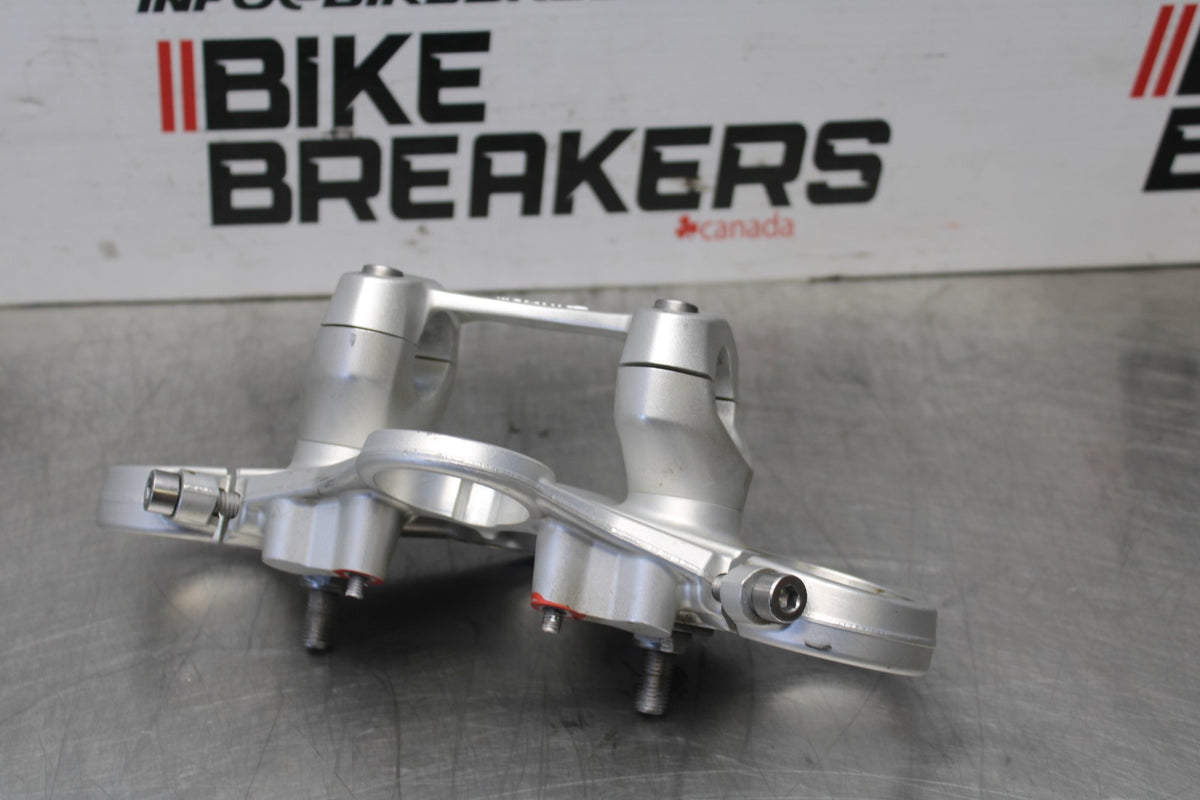 14 TRIUMPH STREET TRIPLE ABS FORKS UPPER TRIPLE TREE CLAMP BB808