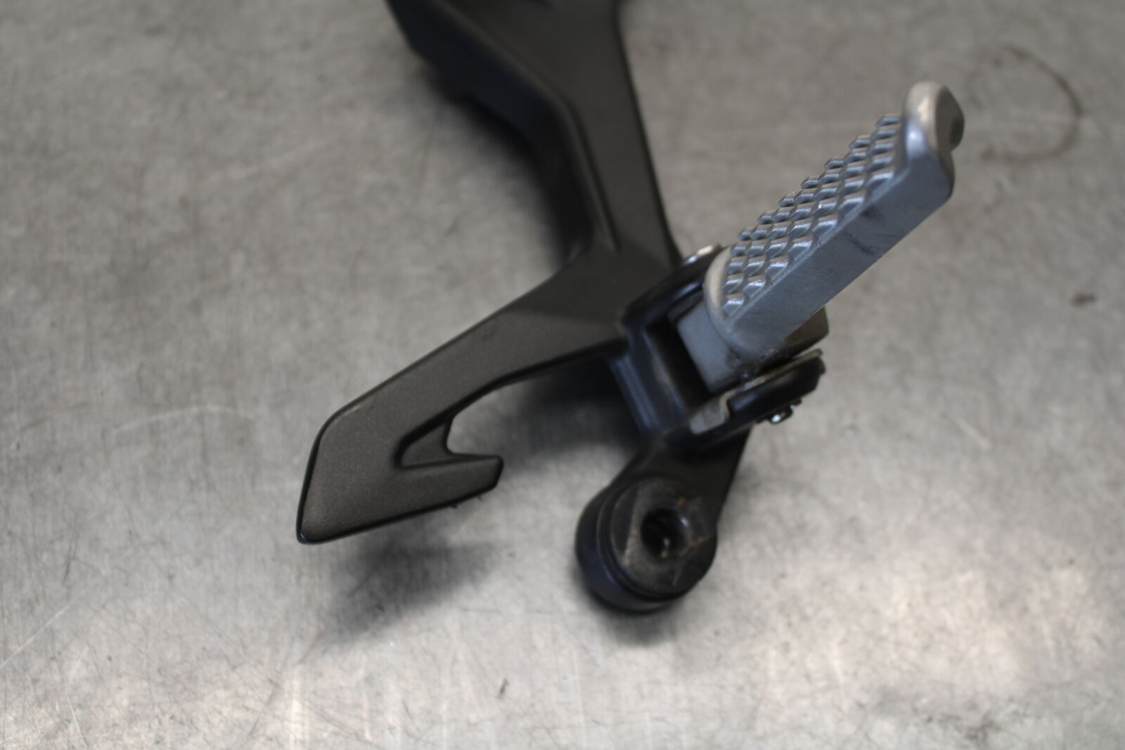 18-23 KAWASAKI NINJA 400 REAR BACK PASSENGER PEG SET PAIR BB679